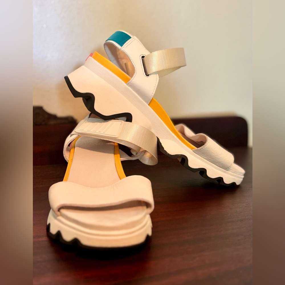 Sorel Kinetic Wedge Heel White Pink Blue Sandals Womens Size 10 - Worn Once, EUC